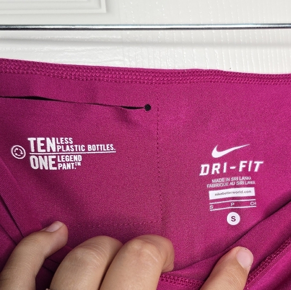 NIKE Women’s LEGEND Dri-Fit Training Capri/Tights Fuchsia Pink Size S - Picture 3 of 4